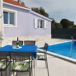 Сasa de vacaciones House Nanci *