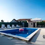 Сasa de vacaciones House Nanci *