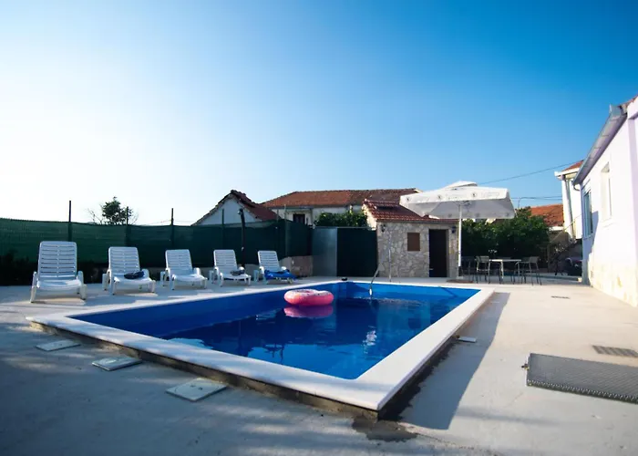 Semesterbostad House Nanci *